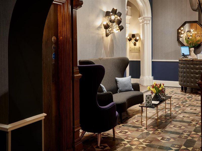Oddfellows On The Park Чийдъл Екстериор снимка The hotel's lobby