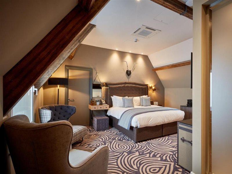 Oddfellows On The Park Чийдъл Екстериор снимка A room at The Swan