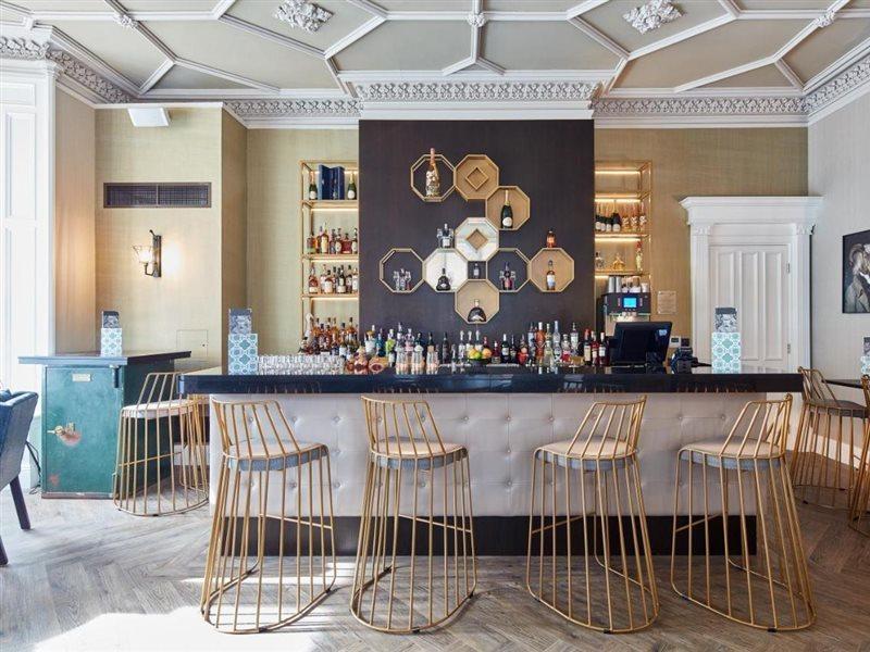 Oddfellows On The Park Чийдъл Екстериор снимка The bar at the 2018 refurbished hotel