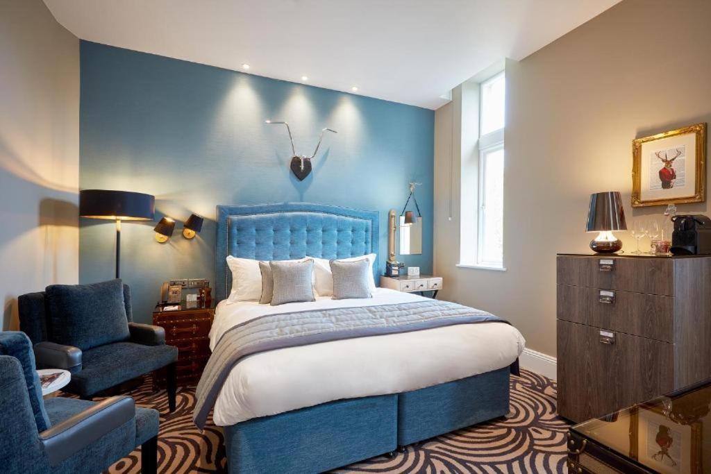 Oddfellows On The Park Чийдъл Стая снимка A bedroom at The Ivy Collection