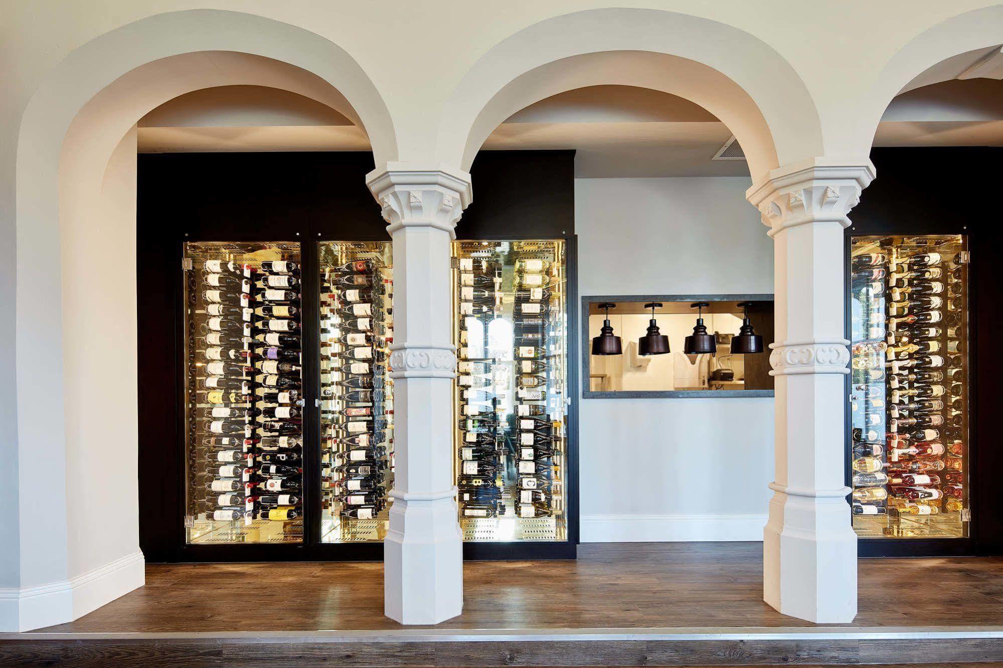Oddfellows On The Park Чийдъл Екстериор снимка Wine display at the winery