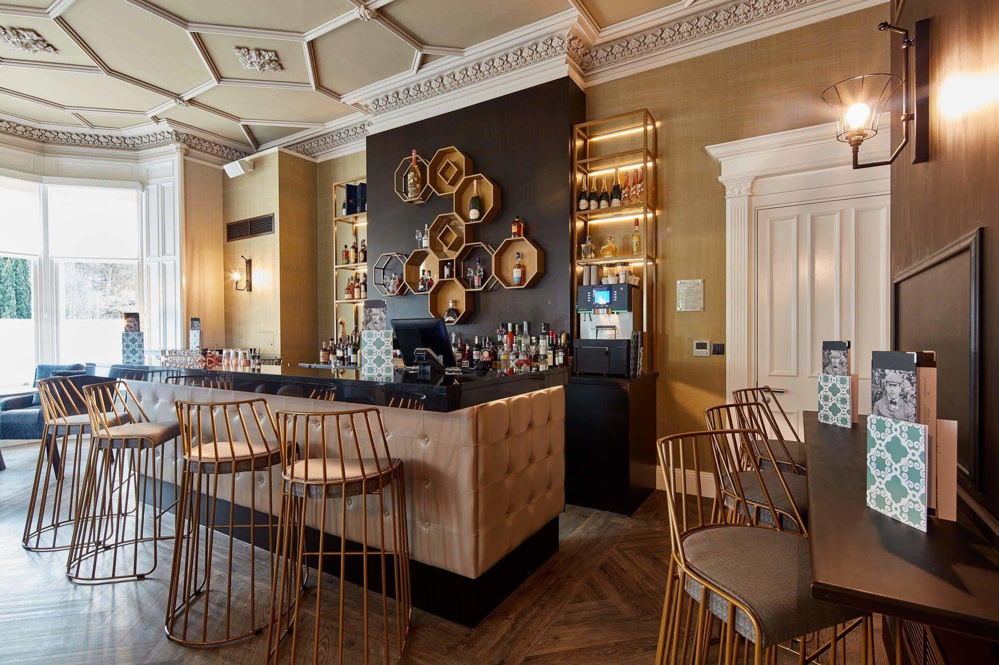 Oddfellows On The Park Чийдъл Екстериор снимка The bar at the hotel
