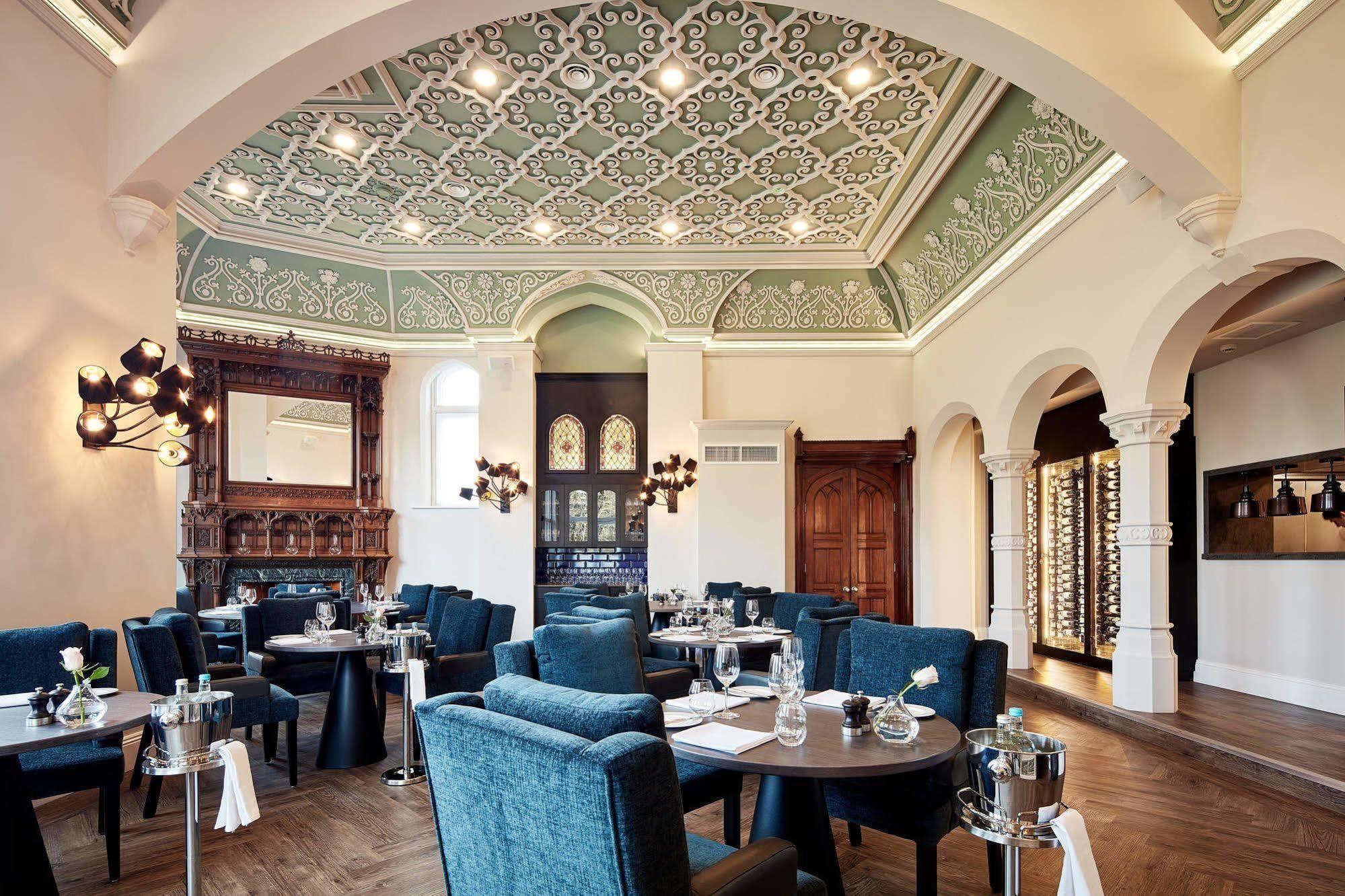 Oddfellows On The Park Чийдъл Екстериор снимка The restaurant's interior