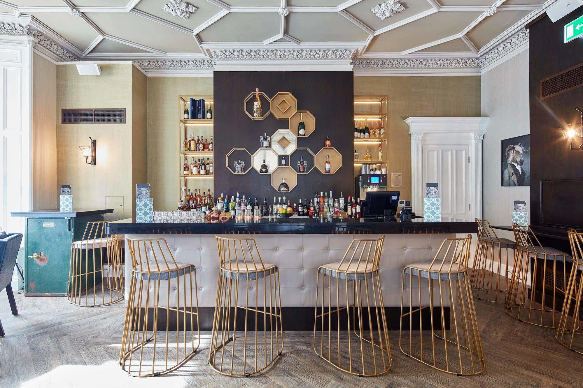 Oddfellows On The Park Чийдъл Екстериор снимка The bar at the 2018 refurbishment